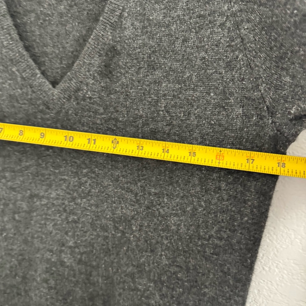 Equipment 100% Cashmere Gray Deep Crew Neck Sweater Relaxed Fit. Size S - Picture 12 of 16